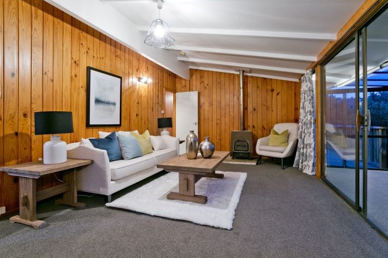 Photo of property in 69 Peach Road, Glenfield, Auckland, 0629