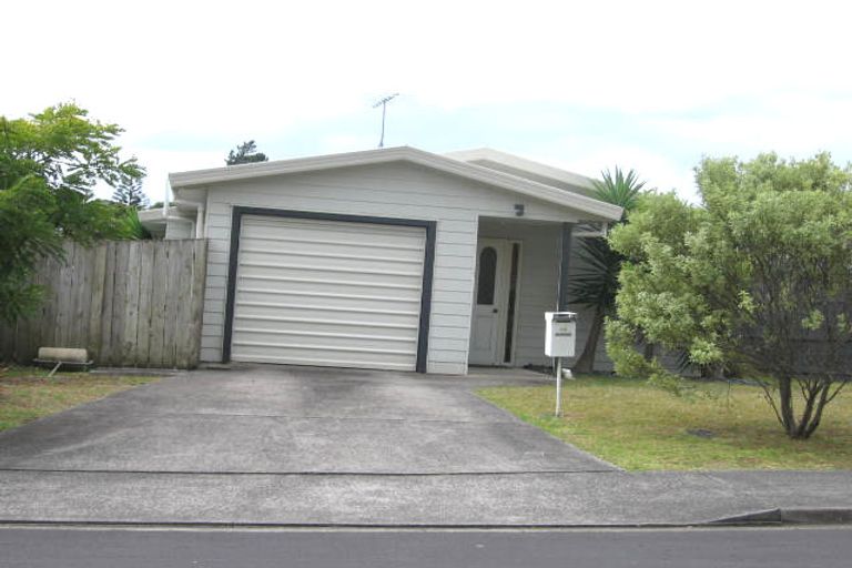 Photo of property in 2/4 Romulus Place, Totara Vale, Auckland, 0629