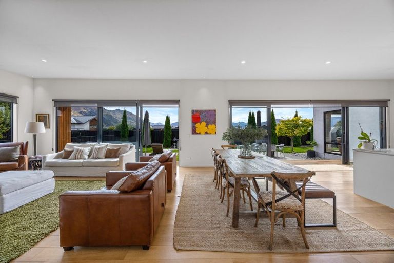 Photo of property in 16 Sapphire Spring Rise, Wanaka, 9305