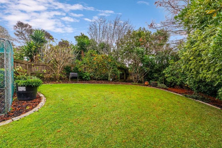 Photo of property in 50 John Dee Crescent, Red Beach, 0932