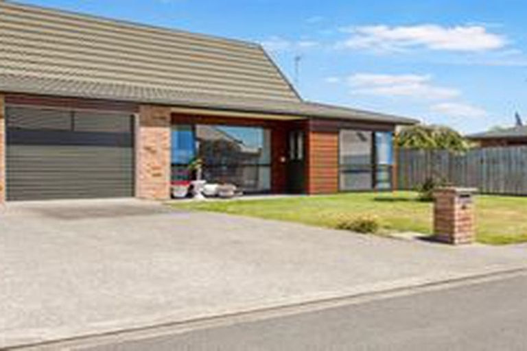 Photo of property in Rangeview Villas, 41/9 Fuller Close, Levin, 5510