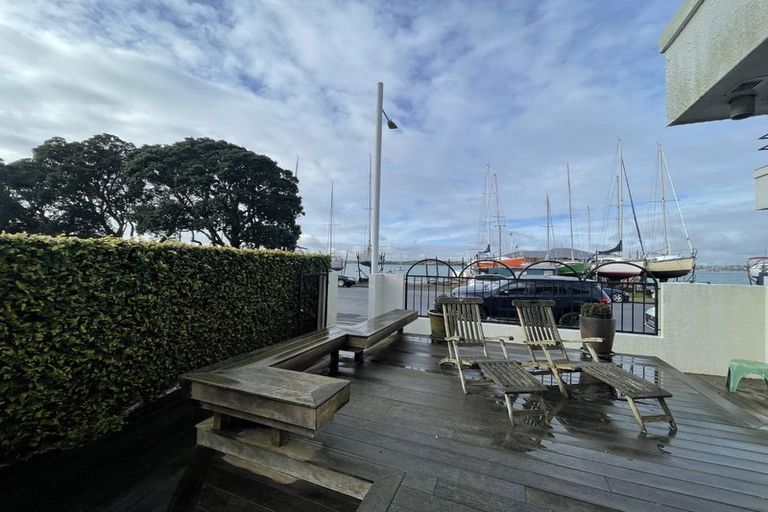 Photo of property in 22 King Edward Parade, Devonport, Auckland, 0624