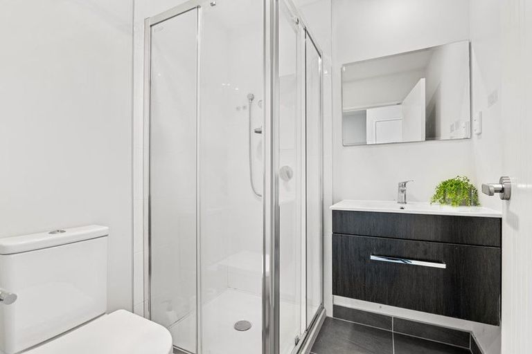 Photo of property in 8/36 Kaipatiki Road, Glenfield, Auckland, 0629