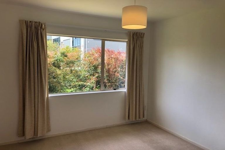 Photo of property in 2/2 East Coast Road, Milford, Auckland, 0620