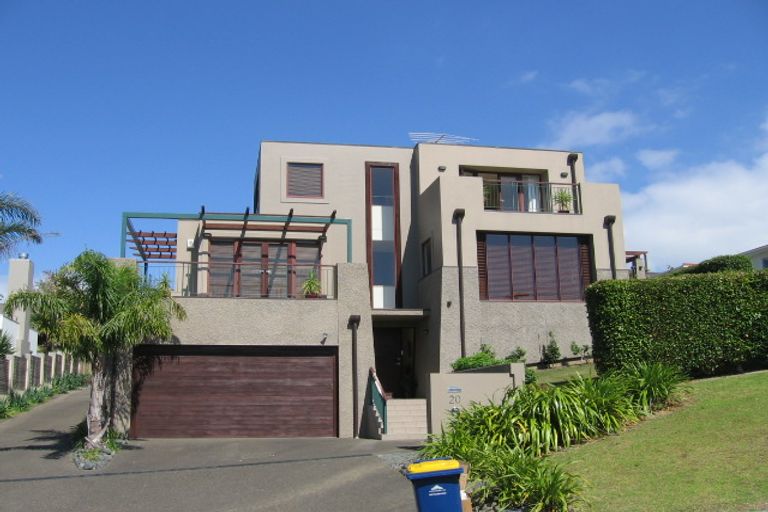 Photo of property in 1/20 Eastcliffe Road, Castor Bay, Auckland, 0620
