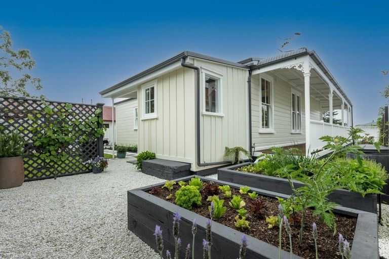 Photo of property in 402 Avenue Road West, Hastings, 4122