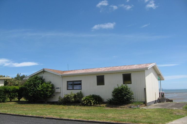 Photo of property in 16a Crispe Road, Clarks Beach, 2122