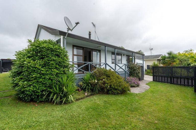 Photo of property in 2 Millar Place, Nawton, Hamilton, 3200