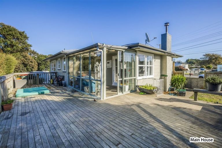 Photo of property in 8 Orere Point Road, Orere Point, Papakura, 2585