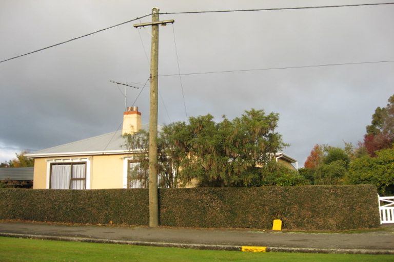 Photo of property in 3 Duthie Street, Milton, 9220