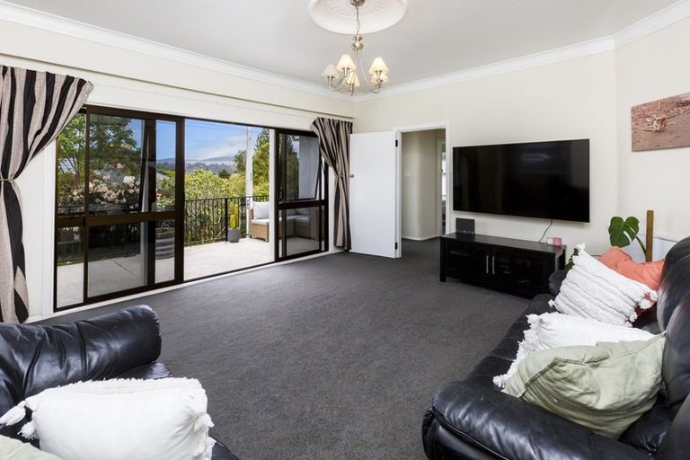 Photo of property in 73 Kamahi Street, Stokes Valley, Lower Hutt, 5019