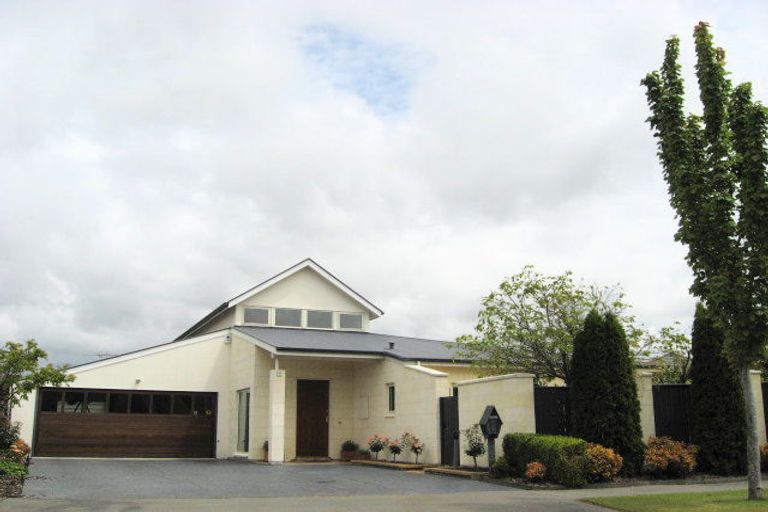 Photo of property in 7 Chateau Drive, Burnside, Christchurch, 8053