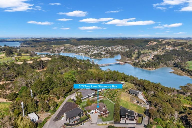 Photo of property in 5 Ti Tree Lane, Stanmore Bay, Whangaparaoa, 0932