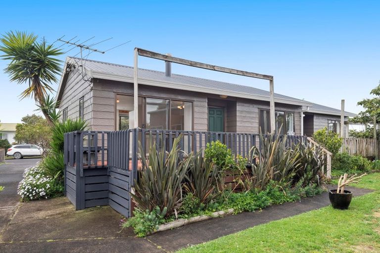 Photo of property in 20 Harbour Crest Drive, Waiuku, 2123