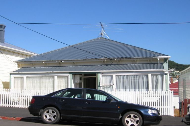 Photo of property in 16 Picton Avenue, Newtown, Wellington, 6021