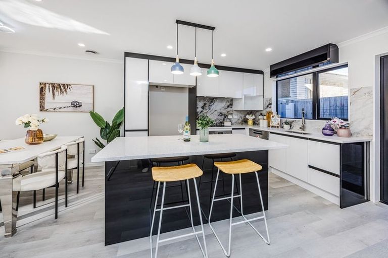 Photo of property in 38b Seymour Road, Sunnyvale, Auckland, 0612