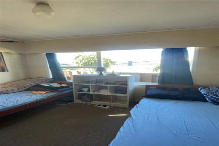 Photo of property in 2/2 Yacht Place, Bucklands Beach, Auckland, 2012