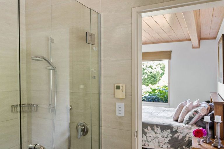 Photo of property in 11 Mangakuri Road, Kairakau, Havelock North, 4295