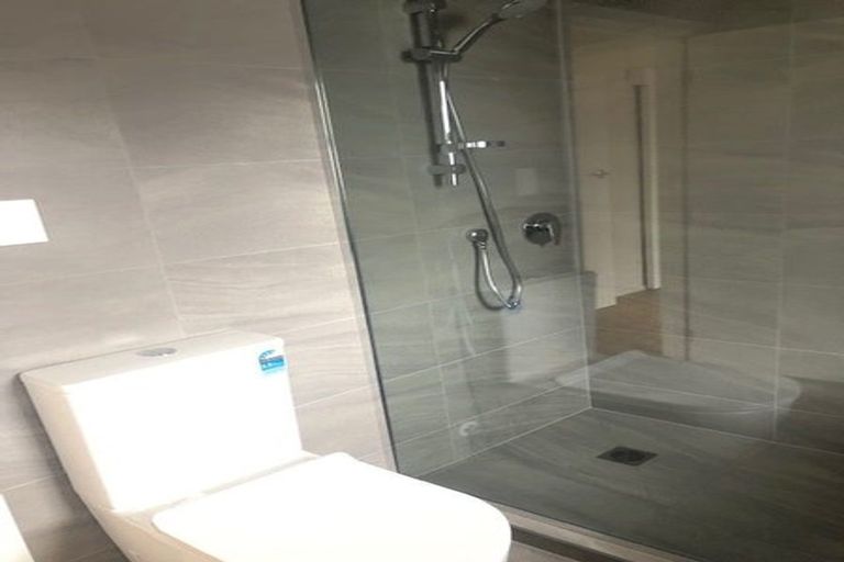 Photo of property in 1/3 Ocean View Road, Hillcrest, Auckland, 0627