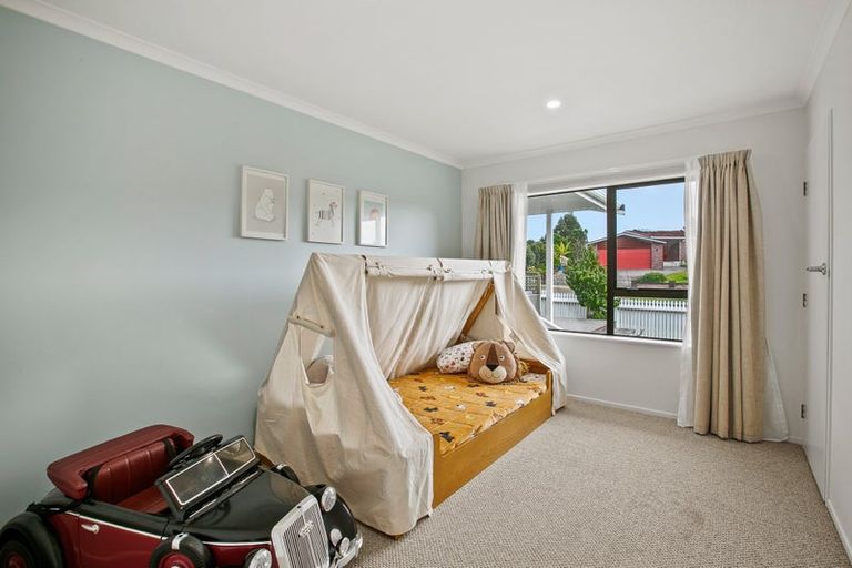 Photo of property in 60 Karina Road, Merrilands, New Plymouth, 4312
