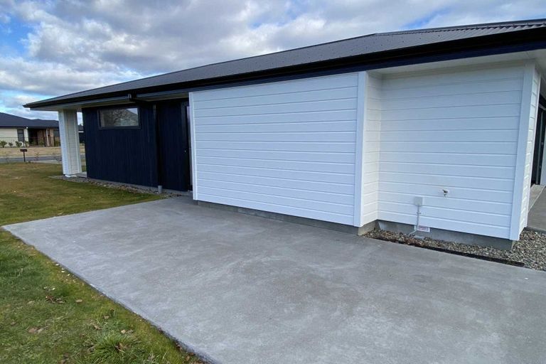 Photo of property in 16 Maison Way, Rangatira Park, Taupo, 3330