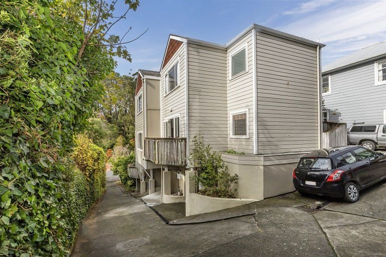 Photo of property in 4/14a Glenmore Street, Thorndon, Wellington, 6011