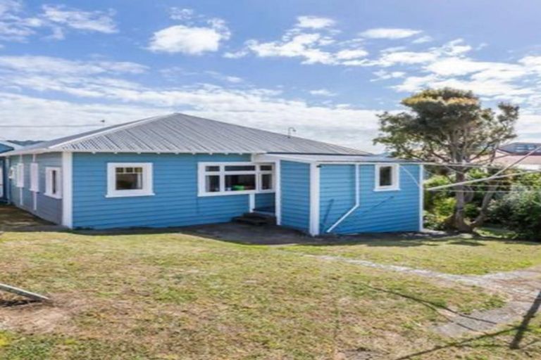 Photo of property in 17 Naughton Terrace, Kilbirnie, Wellington, 6022