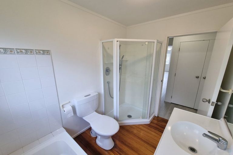 Photo of property in 36 Lorikeet Place, Unsworth Heights, Auckland, 0632