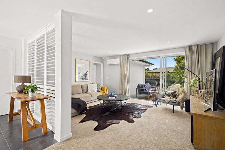 Photo of property in 2 Awanui Crescent, Matakana, 0985