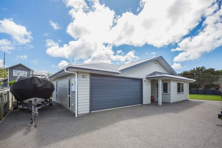 Photo of property in 7 Nelson Avenue, Aotea, Porirua, 5024