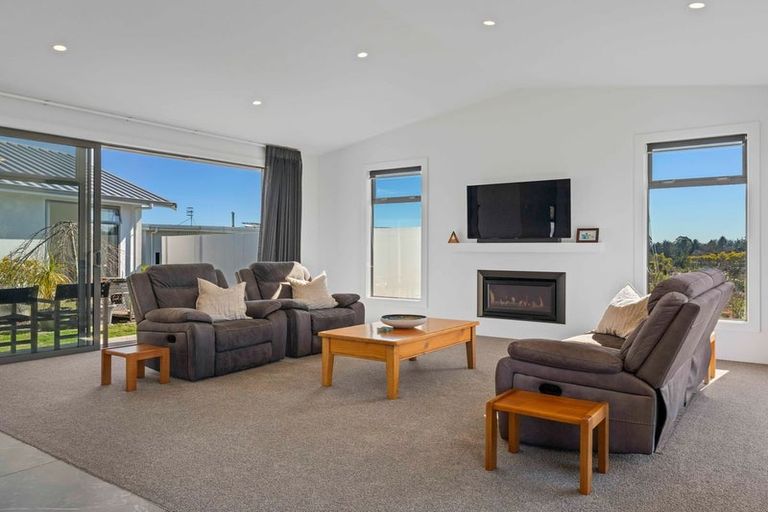 Photo of property in 47 Botanical Heights Drive, Waipahihi, Taupo, 3330