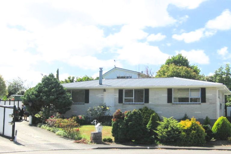 Photo of property in 8 Nevada Grove, Totara Park, Upper Hutt, 5018