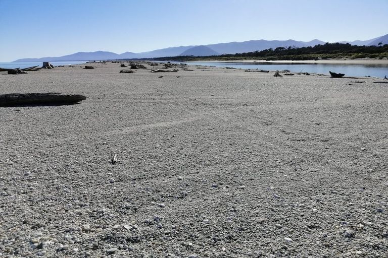 Photo of property in 25 Fox Moth Drive, Haast, 7886