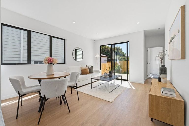 Photo of property in 7b September Place, Forrest Hill, Auckland, 0620
