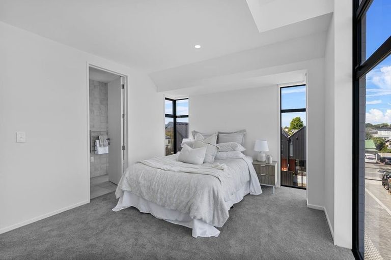 Photo of property in 2/11 Donald Place, St Albans, Christchurch, 8014