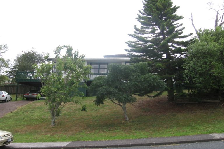 Photo of property in 37 Peach Road, Glenfield, Auckland, 0629