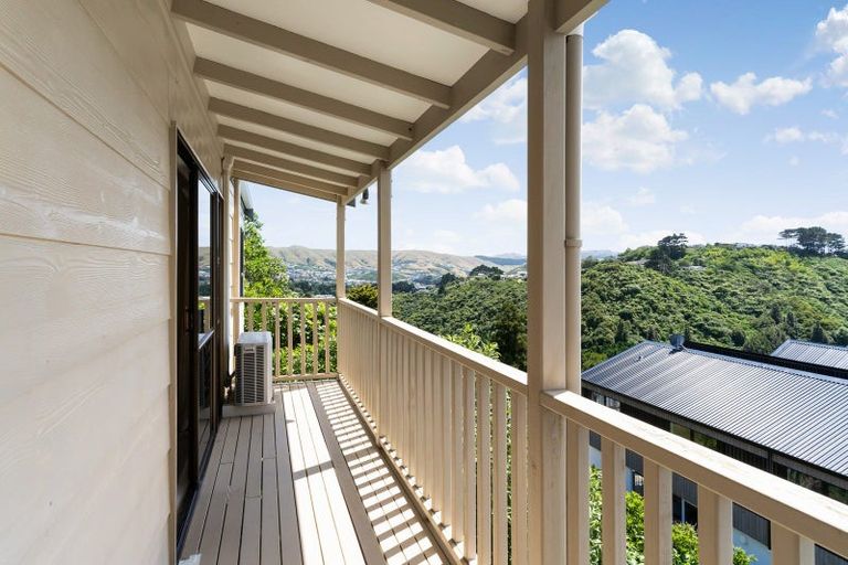 Photo of property in 4 Bushland Grove, Paparangi, Wellington, 6037