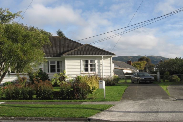 Photo of property in 2 Hodgins Grove, Naenae, Lower Hutt, 5011