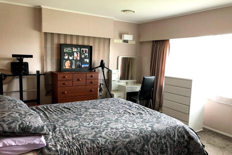 Photo of property in 3 Larne Avenue, Pakuranga Heights, Auckland, 2010