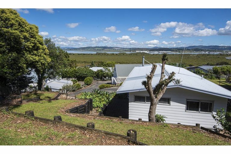Photo of property in 33 Raumati Crescent, Onerahi, Whangarei, 0110