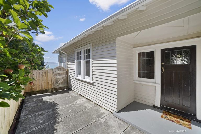 Photo of property in 4 Beach Street, Island Bay, Wellington, 6023