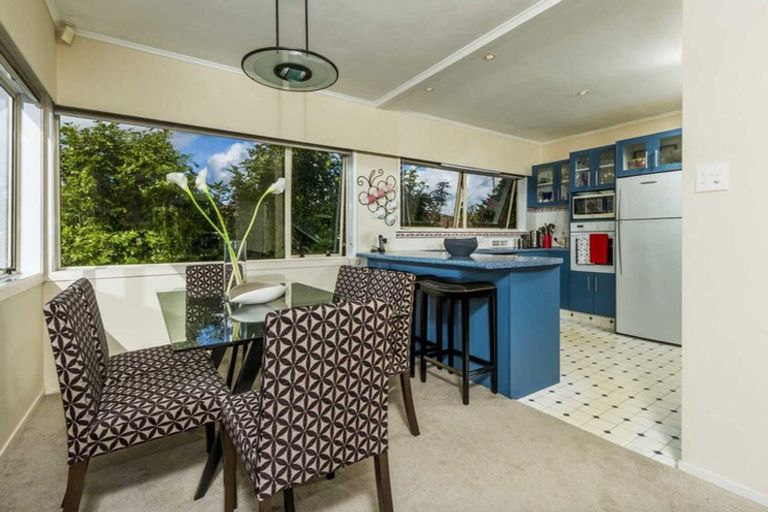 Photo of property in 58 Chivalry Road, Glenfield, Auckland, 0629