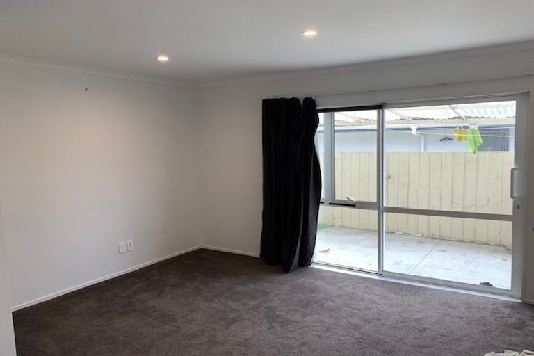 Photo of property in 6 Tacitus Place, Totara Vale, Auckland, 0629
