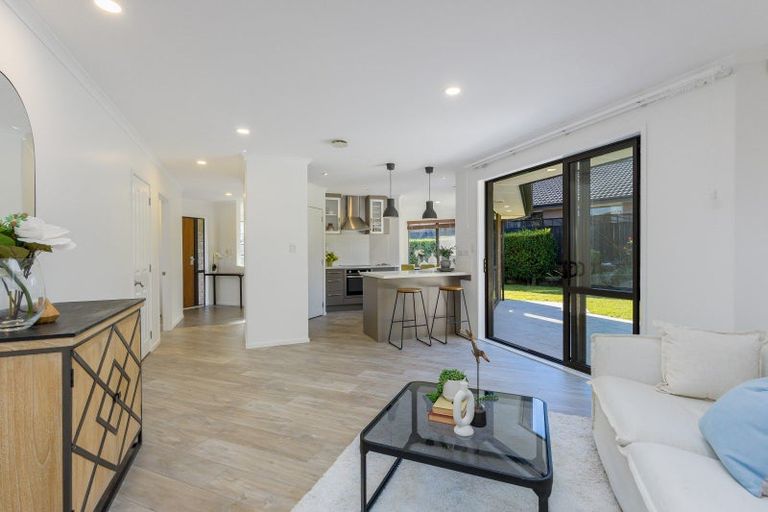 Photo of property in 33 Admirals Court Drive, Greenhithe, Auckland, 0632