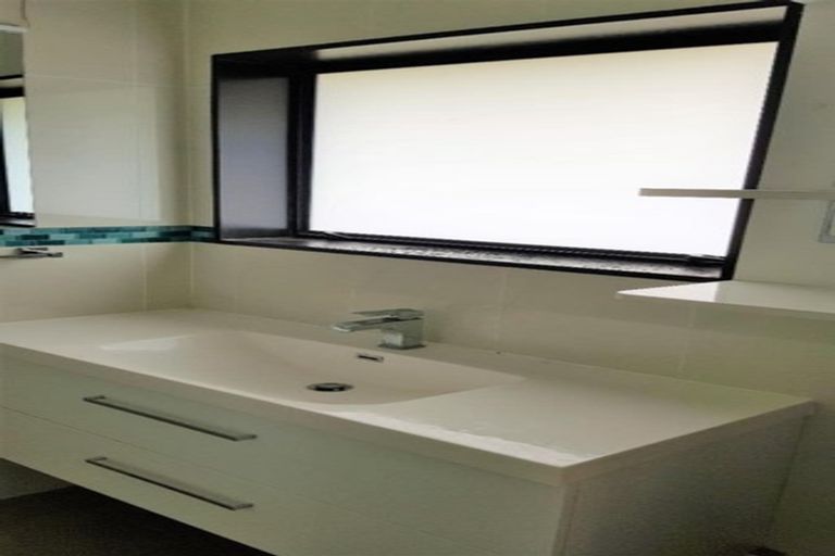 Photo of property in 870a Beach Road, Waiake, Auckland, 0630