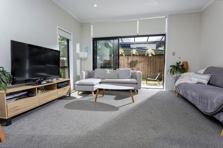 Photo of property in 2 Rarahu Road, Hobsonville, Auckland, 0616