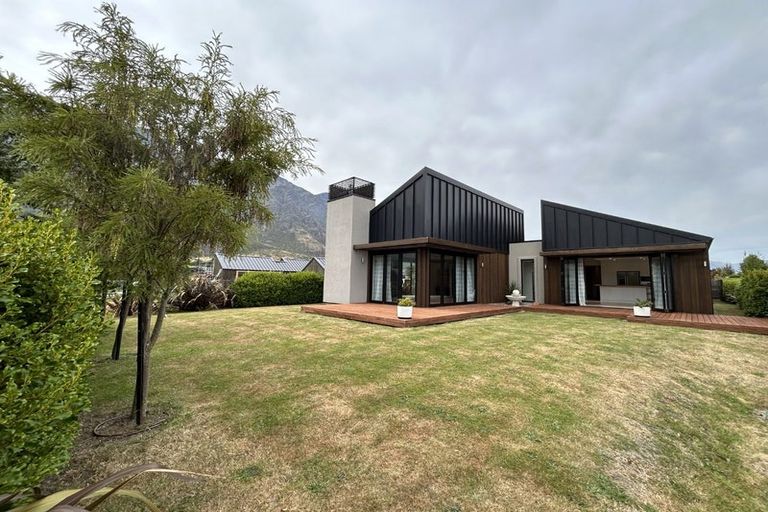 Photo of property in 26 Jacks Point Rise, Jacks Point, Queenstown, 9371