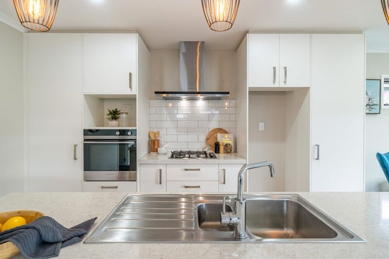 Photo of property in 22 Te Kaeaea Crescent, Wallaceville, Upper Hutt, 5018