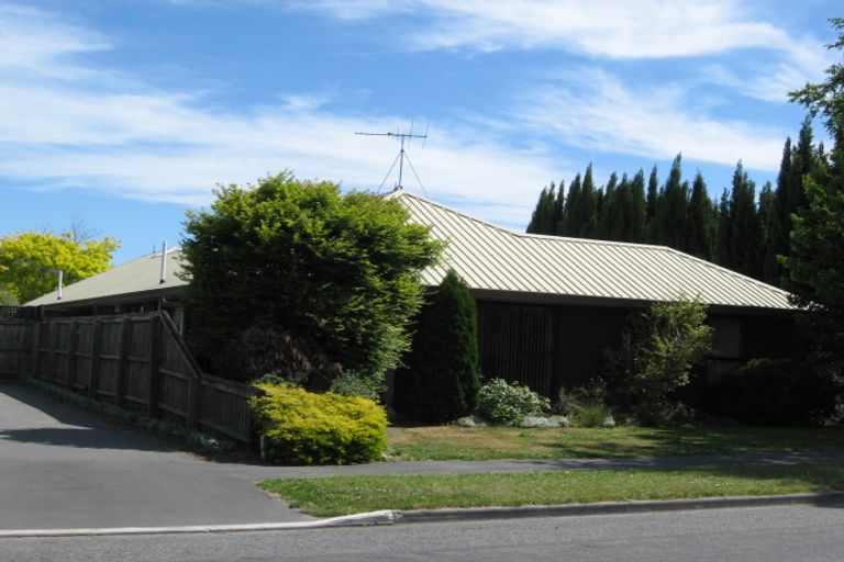Photo of property in 2/116 Apsley Drive, Avonhead, Christchurch, 8042