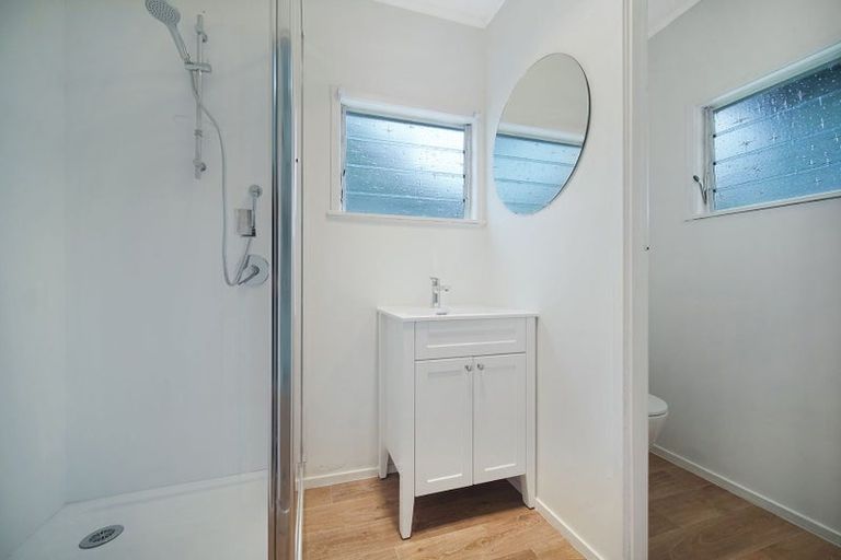 Photo of property in 392 Glenfield Road, Glenfield, Auckland, 0629